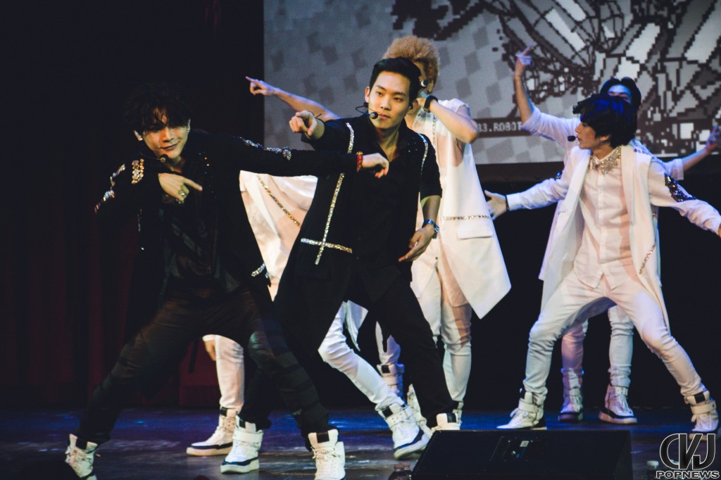 15-09-06 - ToppDogg - First Showcase Live In Europe - Le Comedia Paris