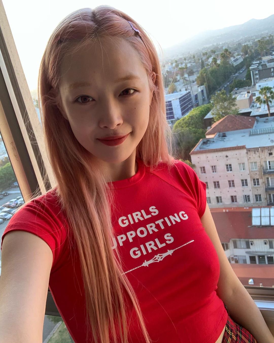 ckjpopnews sulli girls supporting girls 1